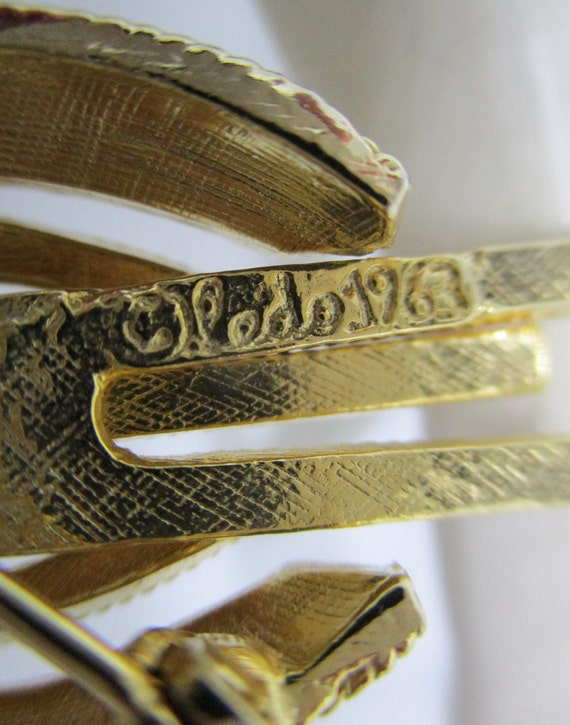 LEDO BROOCH 1963 Textured Rope Design Flower Gold… - image 8