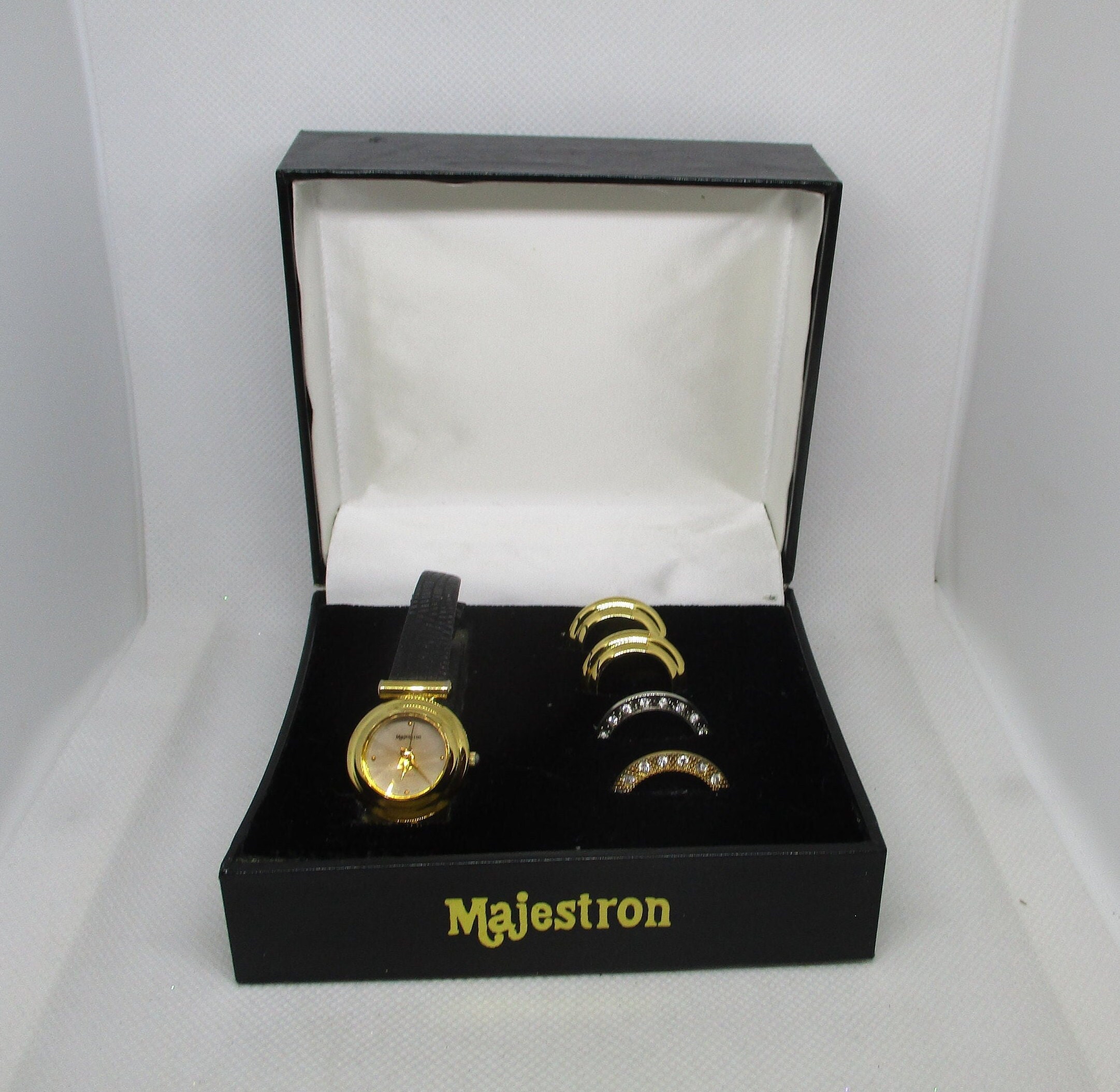 Majestron Vintage Set Collection Ladies Watch Interchangeable Bezel and Straps Majestron Wristwatches for sale | eBay main image 4