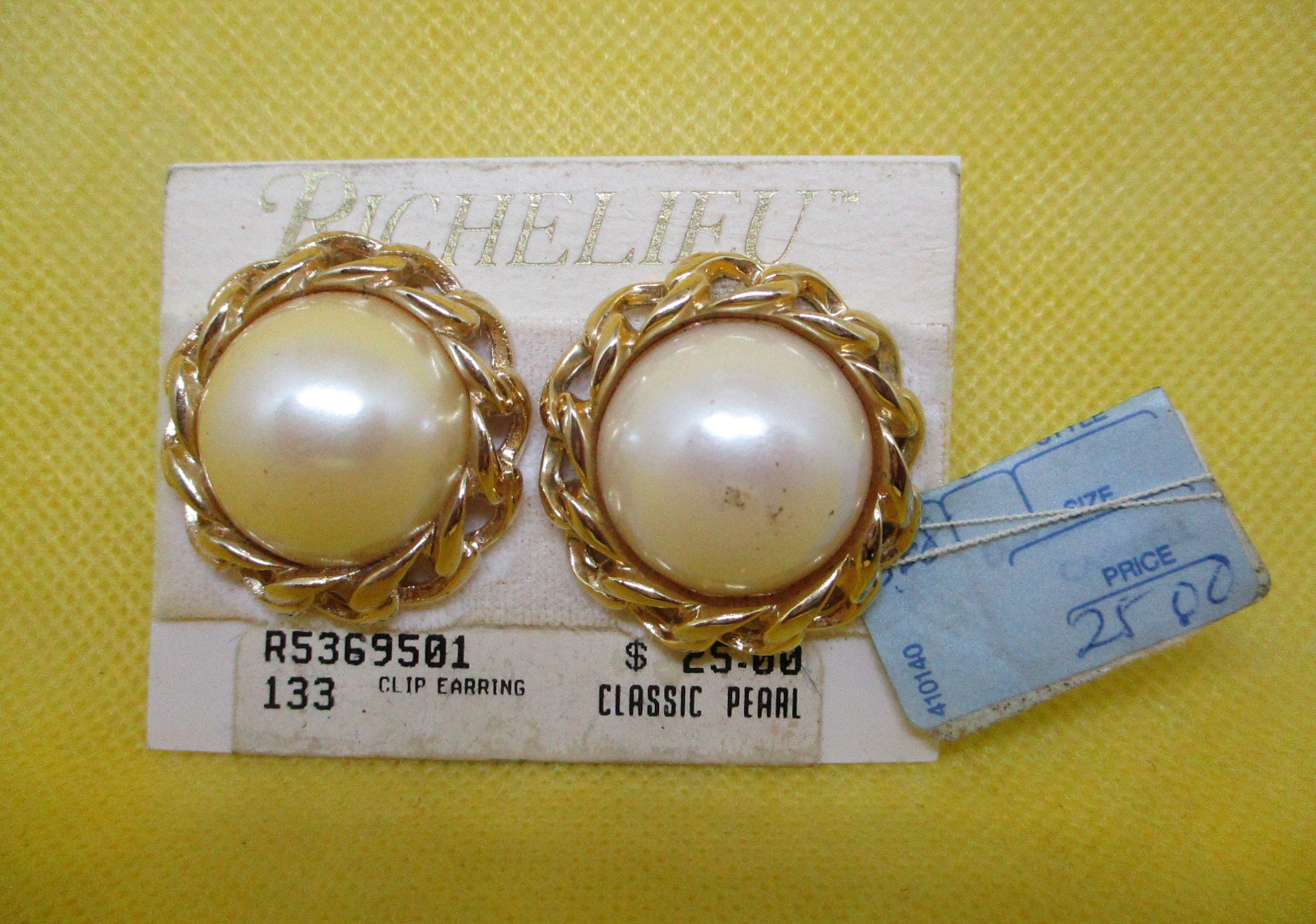 EMPORIUM CAPWELL RICHELIEU Huge Pearl Gold Tone Chain Clip On Earrings With  Original Card And Tags Faux Pearl Clip On Earring Vintage 1980s