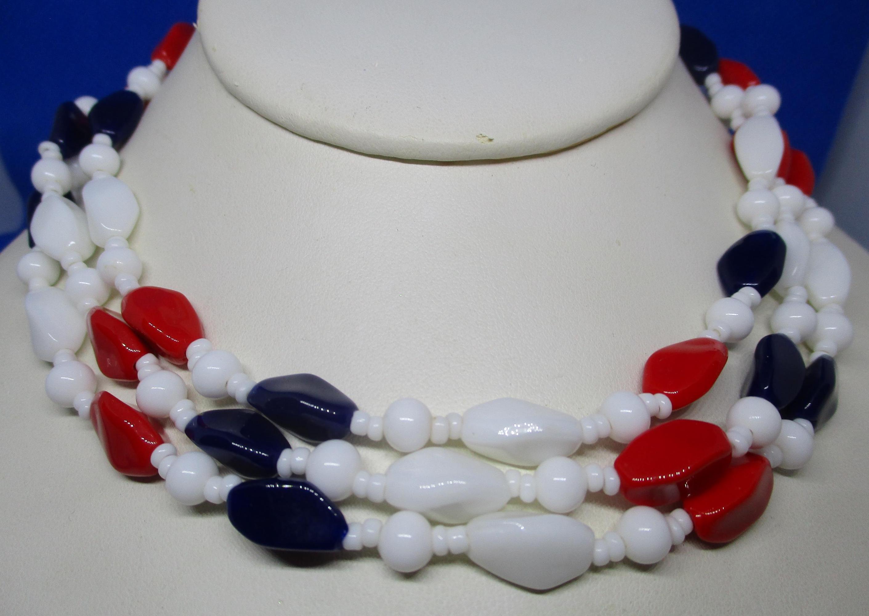 Collier Vintage Perles Rouge Et Argenté - Longueur 45,5 Cm, Plastique, Neuf Sans Emballage