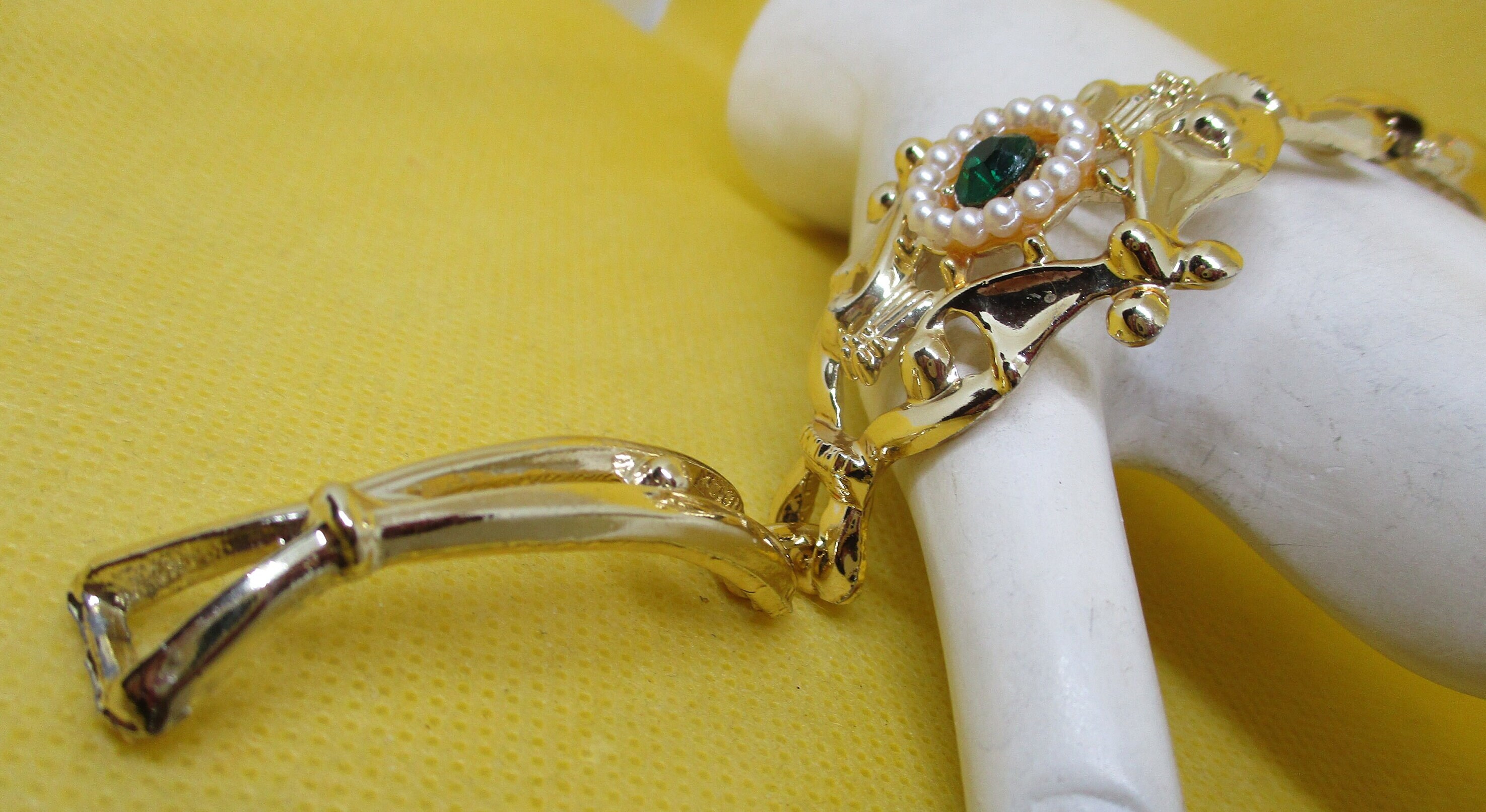 Vintage Pearl & Gold Green Gem Bracelet