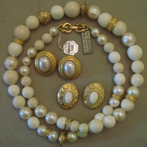 BIJOU VINTAGE COLLIER LUCITE GALALITHE BEIGE PERLES DORE DOUBLE RANGEE / Q150