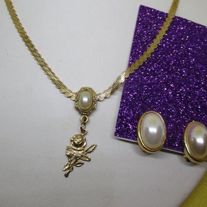1928 Jewelry Purple Flower Decal Purse Holder