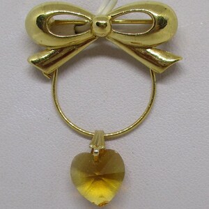 Broche porte-breloques en forme de coeur en cristal Trifari, broche pour suspension de lunettes