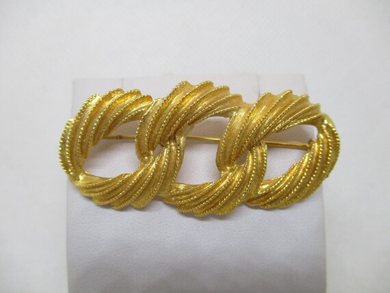 Vintage Napier Gold Tone Metal Brooch Napier Textured Circle Gold Tonel Brooch Napier Textured Circle Brooch Napier Jewelry Never Worn