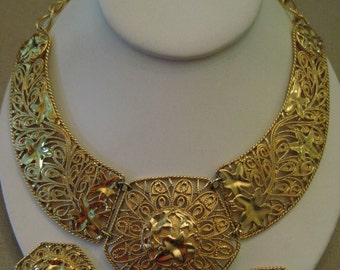 JOSE MARIA BARRERA Falling Leaves For Avon Bib Necklace Spanish Style Ivy Design Gold Tone Metal Vintage