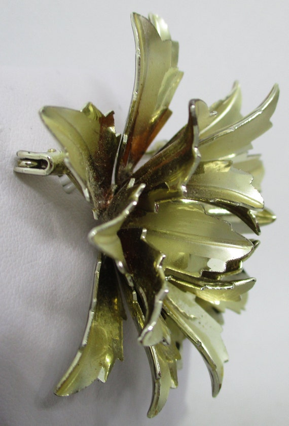 NO 3 Gold Tone Flower Brooch Gold Tone Matte Fini… - image 6