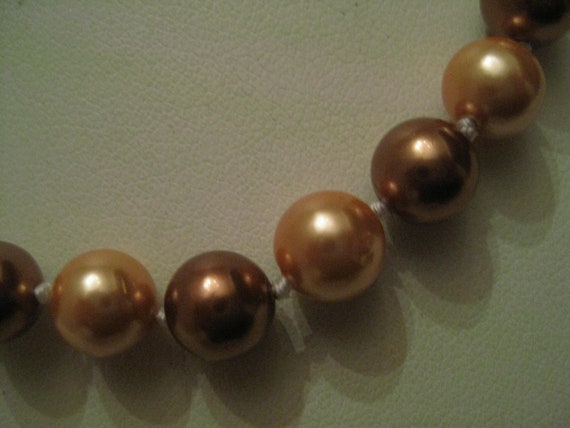 GENUINE SHELL PEARL Beaded Necklace Single Strand… - image 3