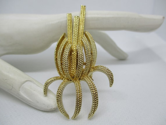 LEDO BROOCH 1963 Textured Rope Design Flower Gold… - image 1