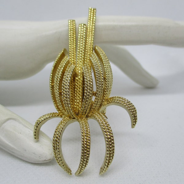 LEDO BROOCH 1963 Textured Rope Design Flower Gold Tone Metal Brooch (Can Be Worn Any Way You Like)