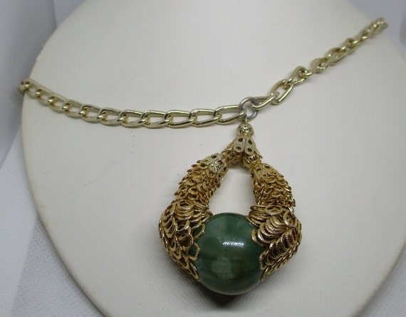 Vtg Large Faux Jade Gold Tone Pendant Chain Neckl… - image 9