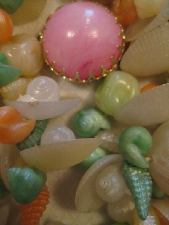 HONG KONG LUCITE Seashell Necklace Earring Set Fru