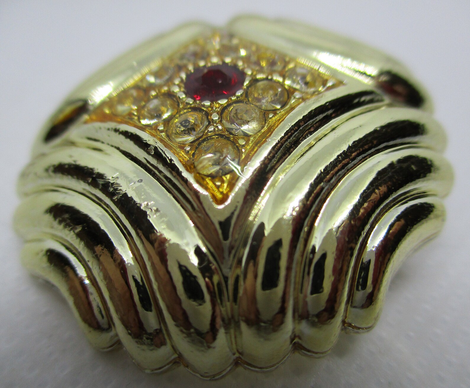 Heavy RED RHINESTONE White Rhinestone Brooch Textured Gold Tone Metal ...