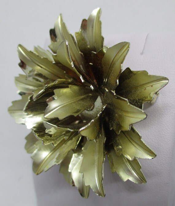 NO 3 Gold Tone Flower Brooch Gold Tone Matte Fini… - image 5