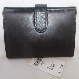 Cartera LODIS LOS ANGELES unisex de cuero genuino negro, de tres pliegues, con compartimento para cambio de tarjetas de crédito, identificación, foto y bolígrafo. Precio original: 42.00 dólares.