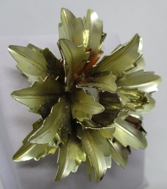 NO 3 Gold Tone Flower Brooch Gold Tone Matte Fini… - image 2