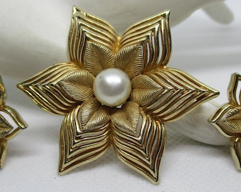 Vintage Boucher Pearl Flower Brooch Earring Set - Gold Tone Demi Parure