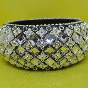 Vintage Mirrored Cuff Bangle: Silver Tone Flower Design