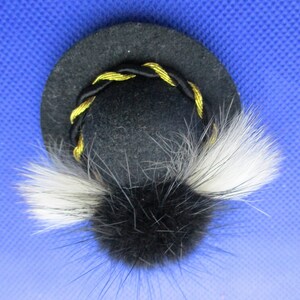 1970er Jahre Damen Hut NERZ BROSCHE Schwarz Weiß Nerz Filz Hut Gold Ton Schwarz Geflochtene Schwarze Damen Hut Brosche Nerz Accessoires Filz Hut Brosche