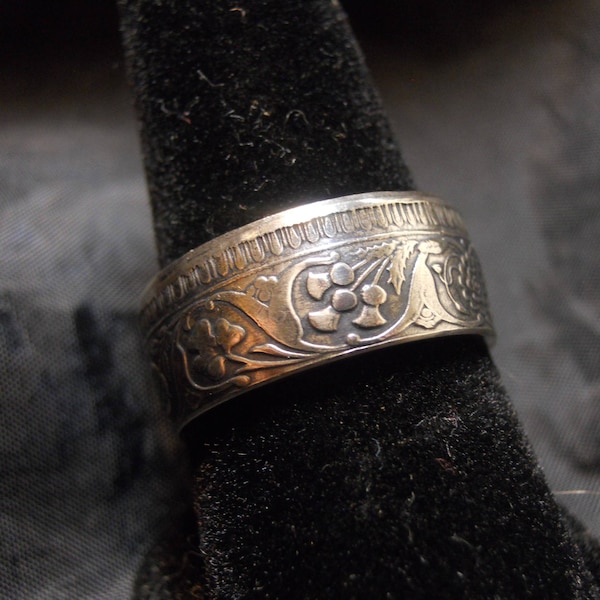 1942 One Rupee Silver Coin Ring
