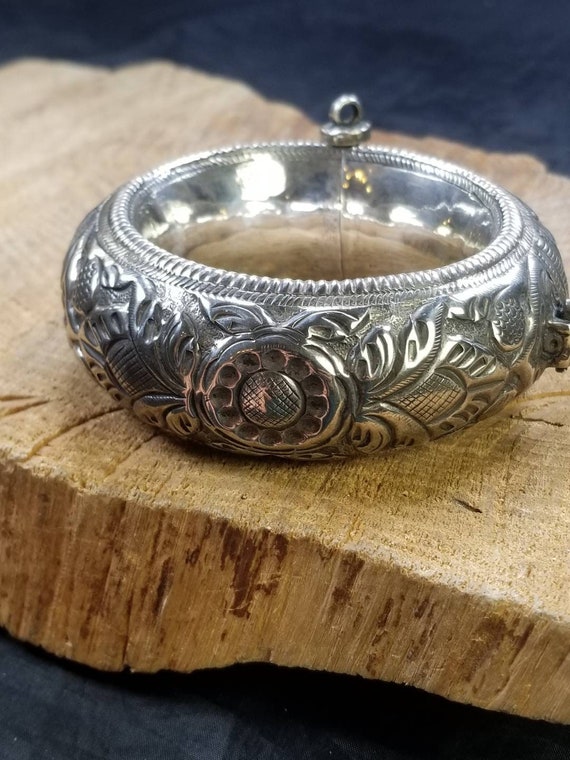 Vintage Rajasthani Sterling Silver Flower Bracelet Vintage Rajasthani Sterling Silver Flower Bracelet