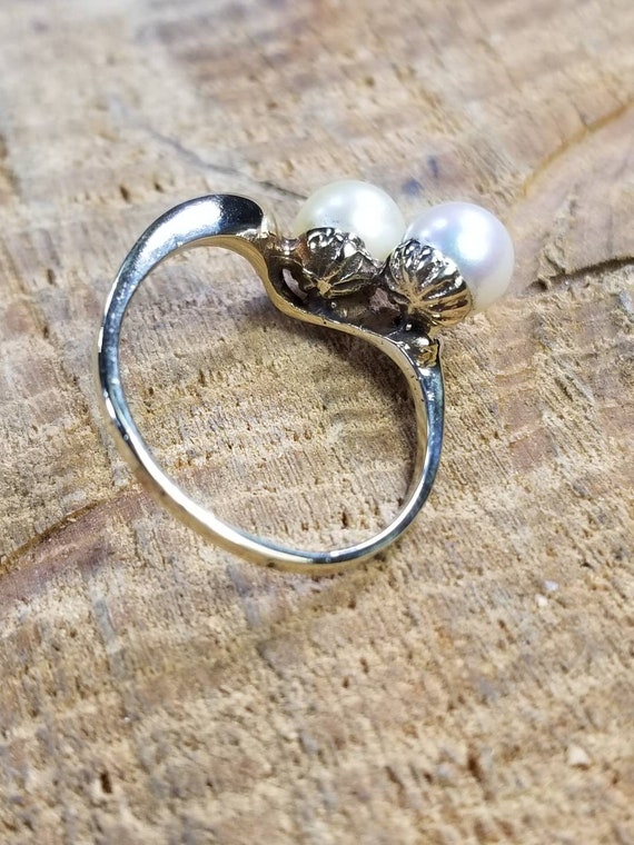 10k Gold Double Pearl Ring Size 8 - image 2