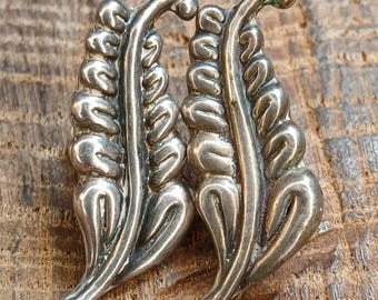 Los Ballesteros Sterling Silver Screw Back Leaf Earrings