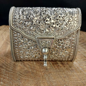 Impresionante cartera, bolso de mano o monedero vintage de plata de ley maciza con filigrana floral