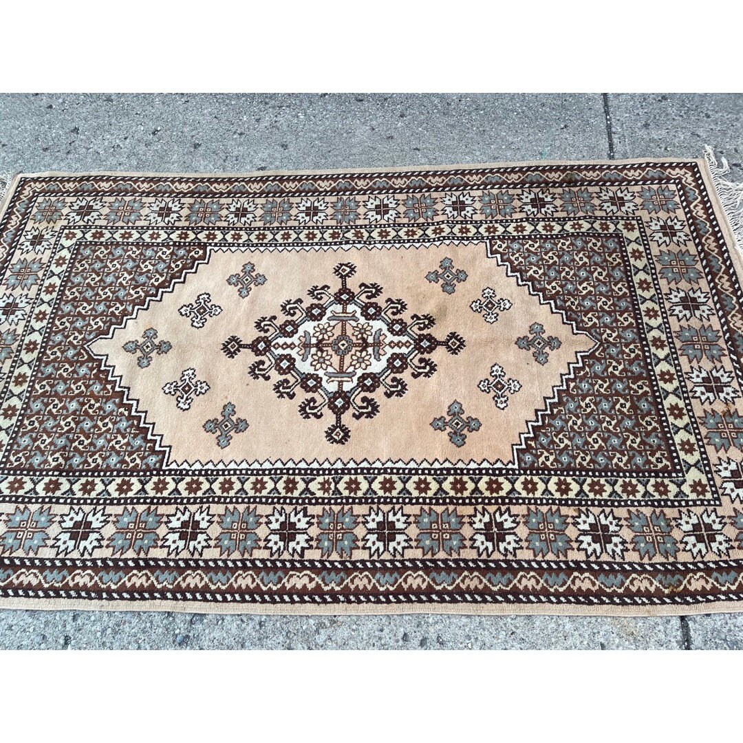 HandKnotted Wool Area Rug 5'5 x 10'2 Etsy