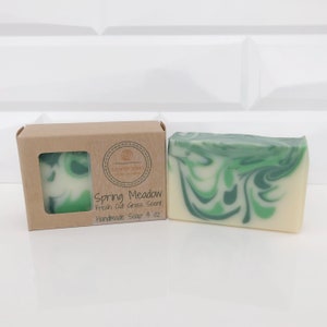 Sapone al profumo di erba appena tagliata