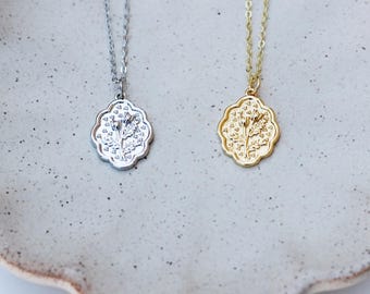 Scalloped Flower Charm Necklace