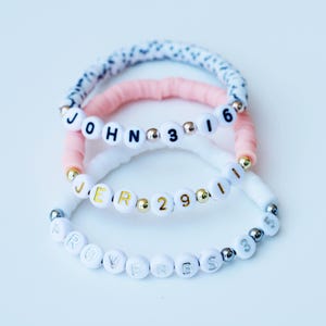 Pulseiras com Discos de Contas e Versículos Bíblicos | Pulseiras com Palavras | Pulseiras da Fé | Versículos Bíblicos | Joias de Fé | Joias com Escrituras | Joias Cristãs