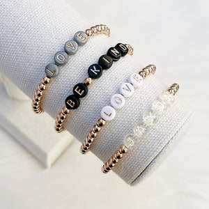 Pulseras de cuentas de oro rosa / pulseras apilables / pulseras apilables / pulseras con nombre y cuentas / pulseras personalizadas / pulseras con palabras