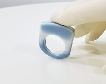 Vintage Laminated Acetate Ring - Blue and White Striped Ring - Size  5 1/2 Mod Statement Ring