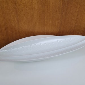 14 1/2 Inch Elongated Oval Dish in the Karelia Pattern by Tapio Wirkkala for Rosenthal, Germany - 1970s - Abstract Leaf in Porcelain