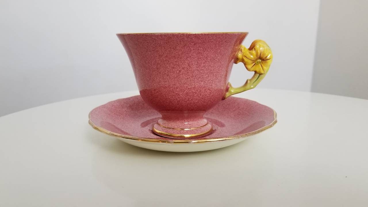 Royal Winton Pitunia Pink vintge china cup in a very good and beautiful cond 