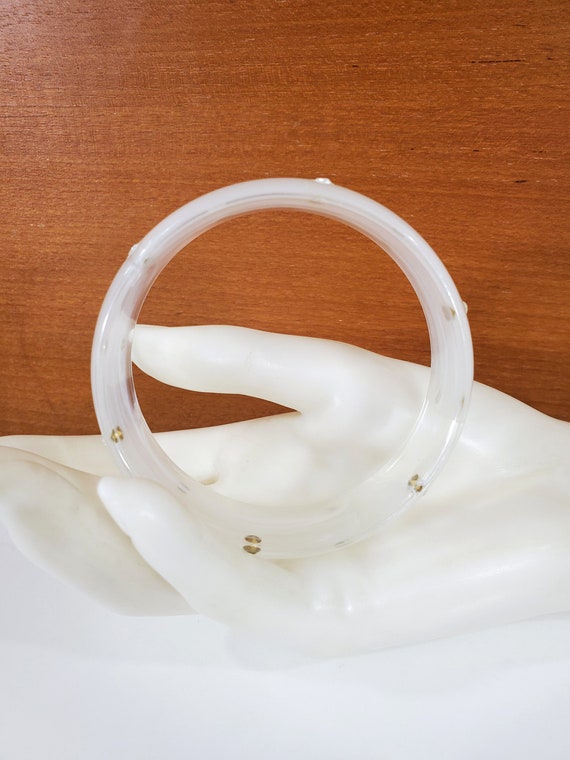 Vintage Lucite Bangle Bracelet - White and Clear … - image 4