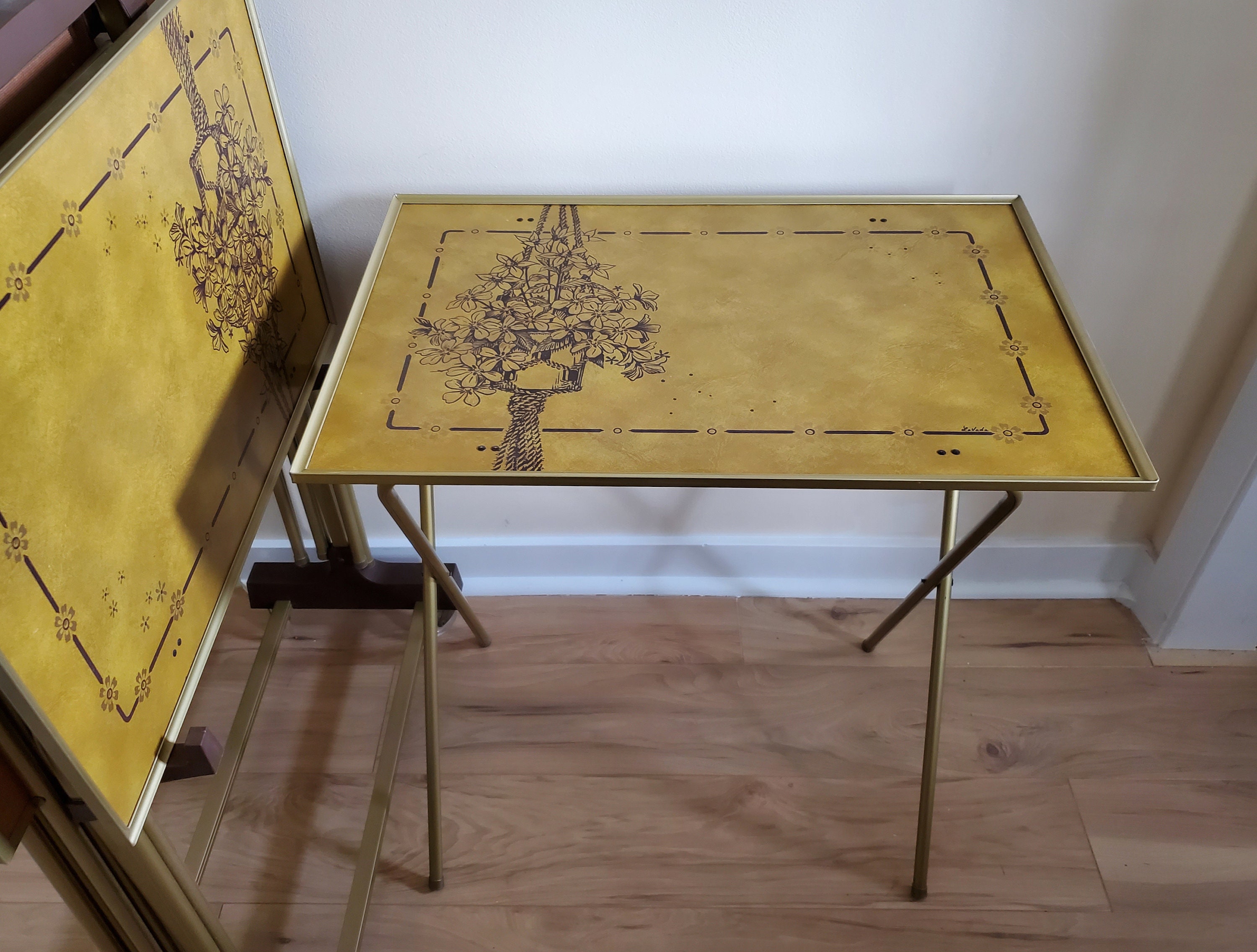 Set of 4 Vintage TV Trays With Rolling Stand Hanging Planter Image