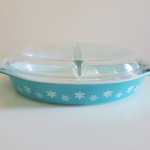 Pyrex Snowflake 1 1/2 Quart Divided Serving Dish with Lid - Turquoise Opalware - Mid Century Glass