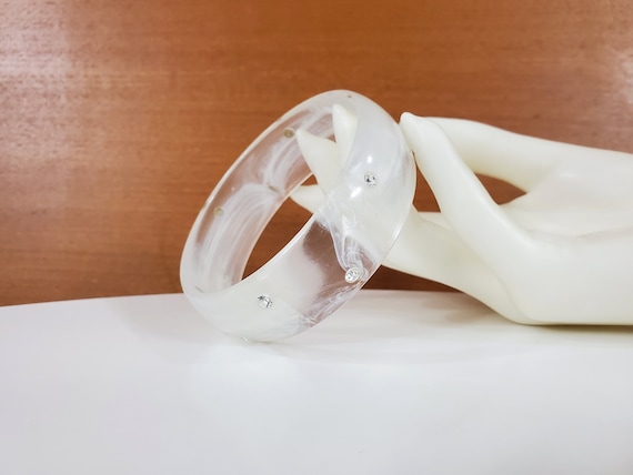 Vintage Lucite Bangle Bracelet - White and Clear … - image 7