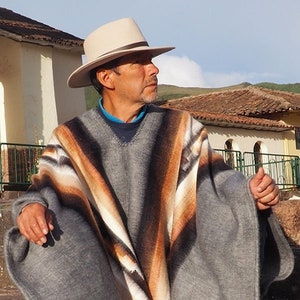 Poncho Péruvien gris, poncho en laine d'alpaga, poncho unisexe pure laine alpaga, poncho des Andes, poncho chaud doux soyeux, poncho alpaga image 7