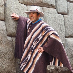 Poncho Péruvien gris, poncho en laine d'alpaga, poncho unisexe pure laine alpaga, poncho des Andes, poncho chaud doux soyeux, poncho alpaga Poncho marron