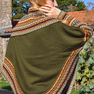 Poncho pull manches chauve souris, Poncho péruvien pièce unique, Poncho pull tricote en laine d'alpaga, Pull poncho avec col en écharpe image 6