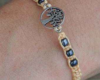 Adjustable macramé bracelet and tree of life medallion, lucky bracelet, bracelet is unisex, The tree of life knowledge and wisdom