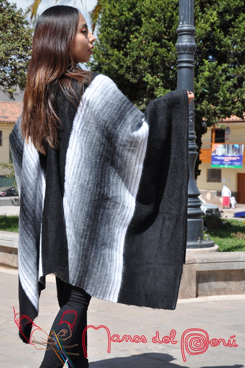 Peruvian poncho for women, entirely hand-woven in alpaca wool, poncho in several color ranges, unisex warm alpaca wool poncho image 2