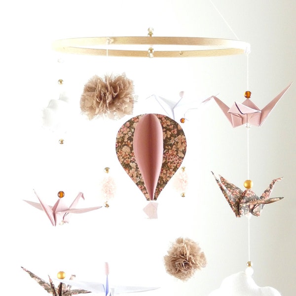 Mobile montgolfière origamis, rose vieilli, rose pâle, marron, déco chambre bébé, cadeau de naissance, nursery decor
