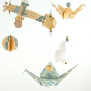 Mobile bébé bois avion origamis jaune, vert pastel et bleu pastel image 7