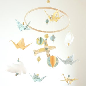 Mobile bébé bois avion origamis jaune, vert pastel et bleu pastel image 4