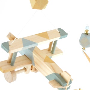 Mobile bébé bois avion origamis jaune, vert pastel et bleu pastel image 2