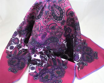 A Beautiful Vintage Polyester Scarf. Pink, Lilac, Purple, White, Black. 29 x 29"